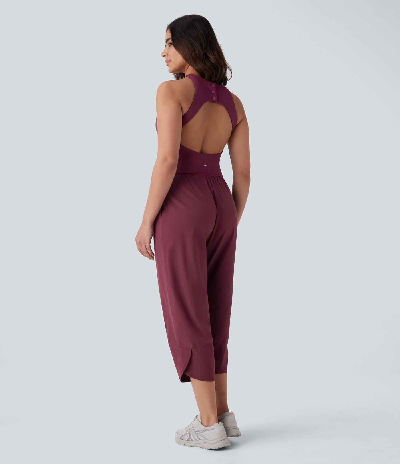 Breezeful™ - Rückenfreier, ärmelloser Yoga-Jumpsuit mit Seitentaschen, Knopfleiste und überkreuztem Saum - schnelltrocknend