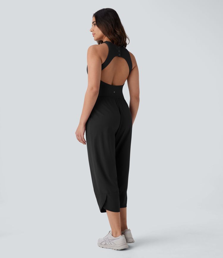 Combinaison de yoga capri Breezeful™ sans dos, boutonnée, sans manches, avec poches latérales et ourlet croisé à séchage rapide