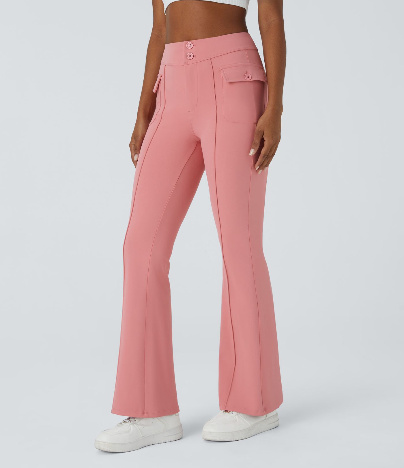 Pantalón cargo acampanado bolsillo solapa lateral botón tiro alto