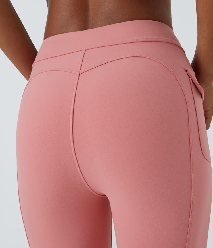 Pantalón cargo acampanado bolsillo solapa lateral botón tiro alto