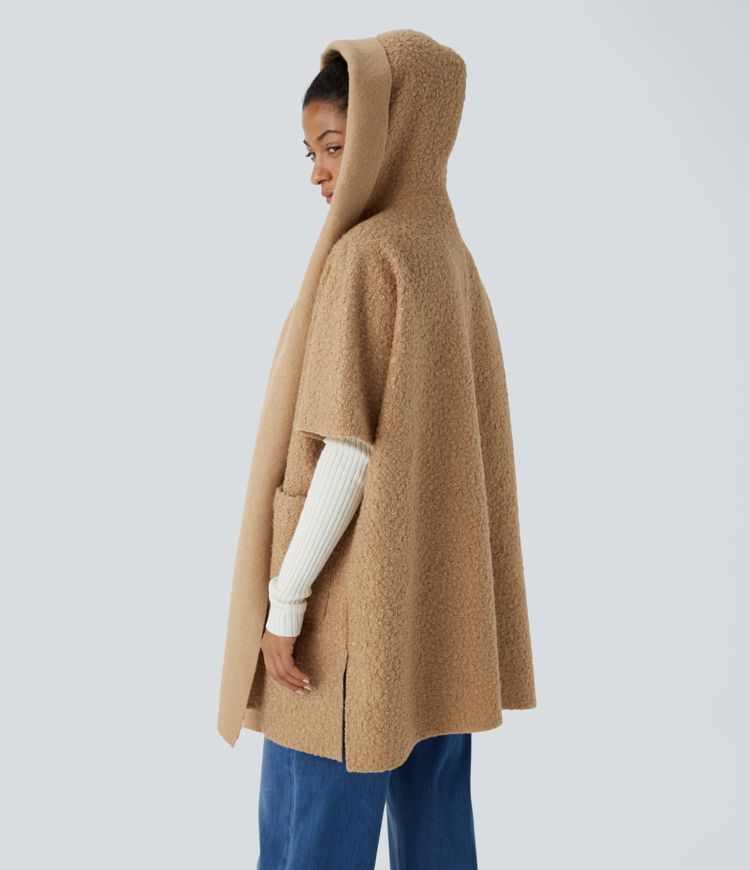 Chaqueta peluche capucha manga corta bolsillo lateral abertura cascada