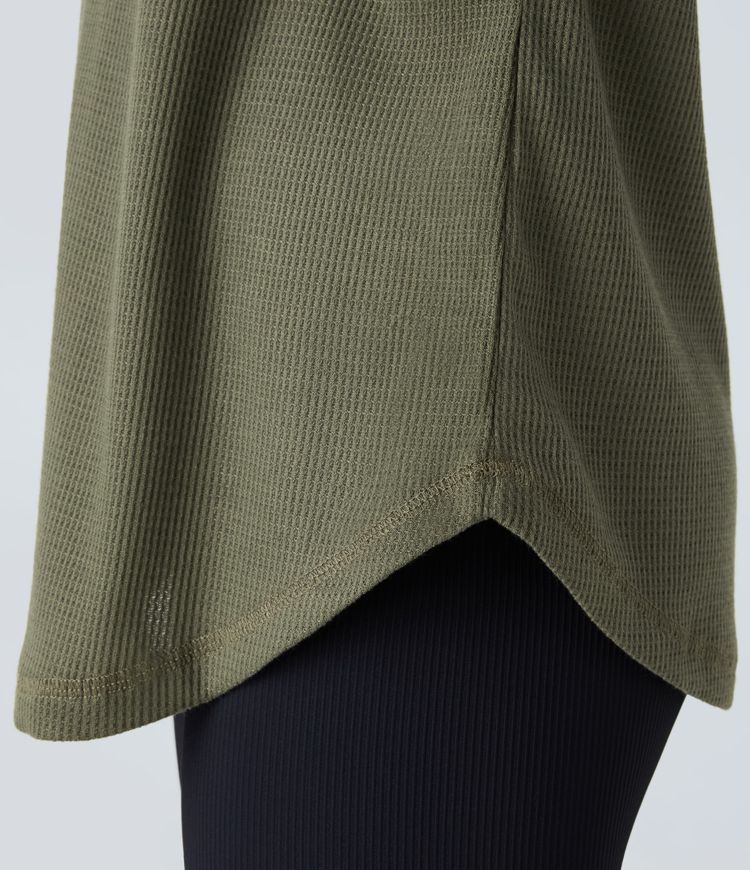 Camiseta gofre cuello V hombro caído dobladillo curvado