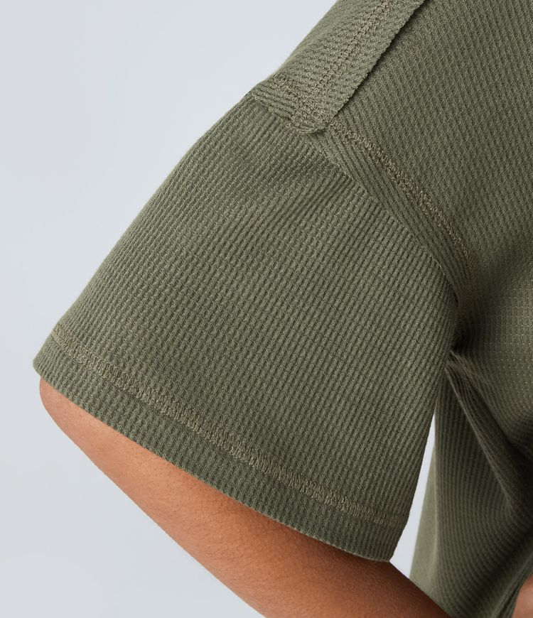 Camiseta gofre cuello V hombro caído dobladillo curvado