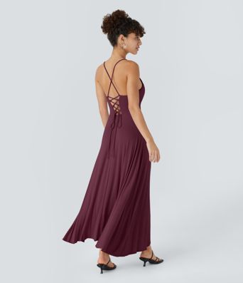 Vestido acanalado con cuello y cintas.