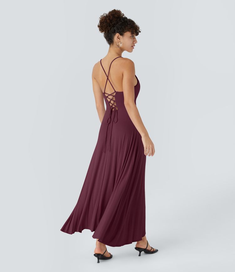 Vestido acanalado con cuello y cintas.