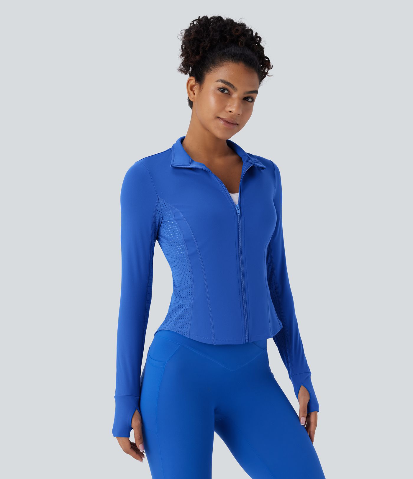 Veste de yoga SoftlyZero™ à contraste doux, perforée, avec trou pour le pouce, ourlet incurvé et fermeture éclair