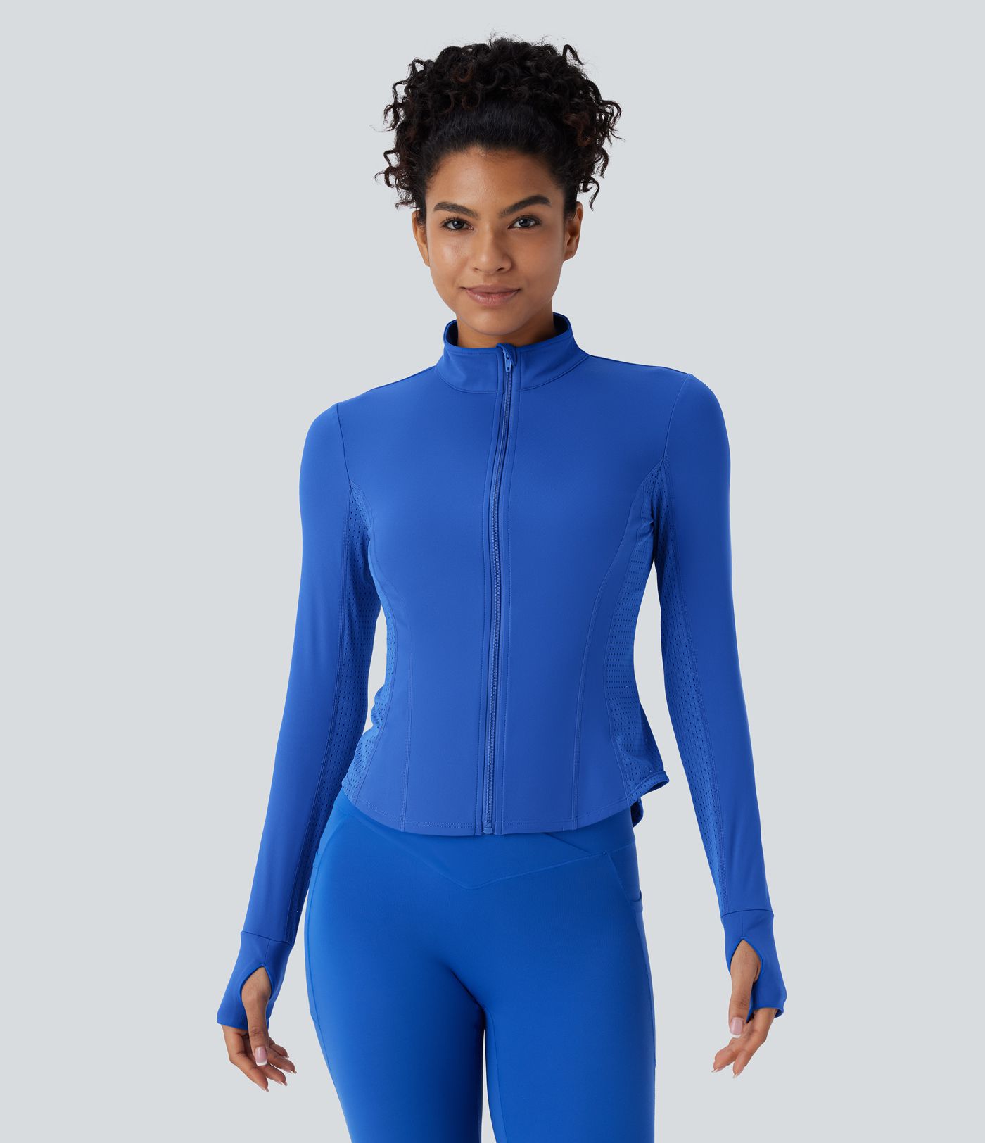 Veste de yoga SoftlyZero™ à contraste doux, perforée, avec trou pour le pouce, ourlet incurvé et fermeture éclair