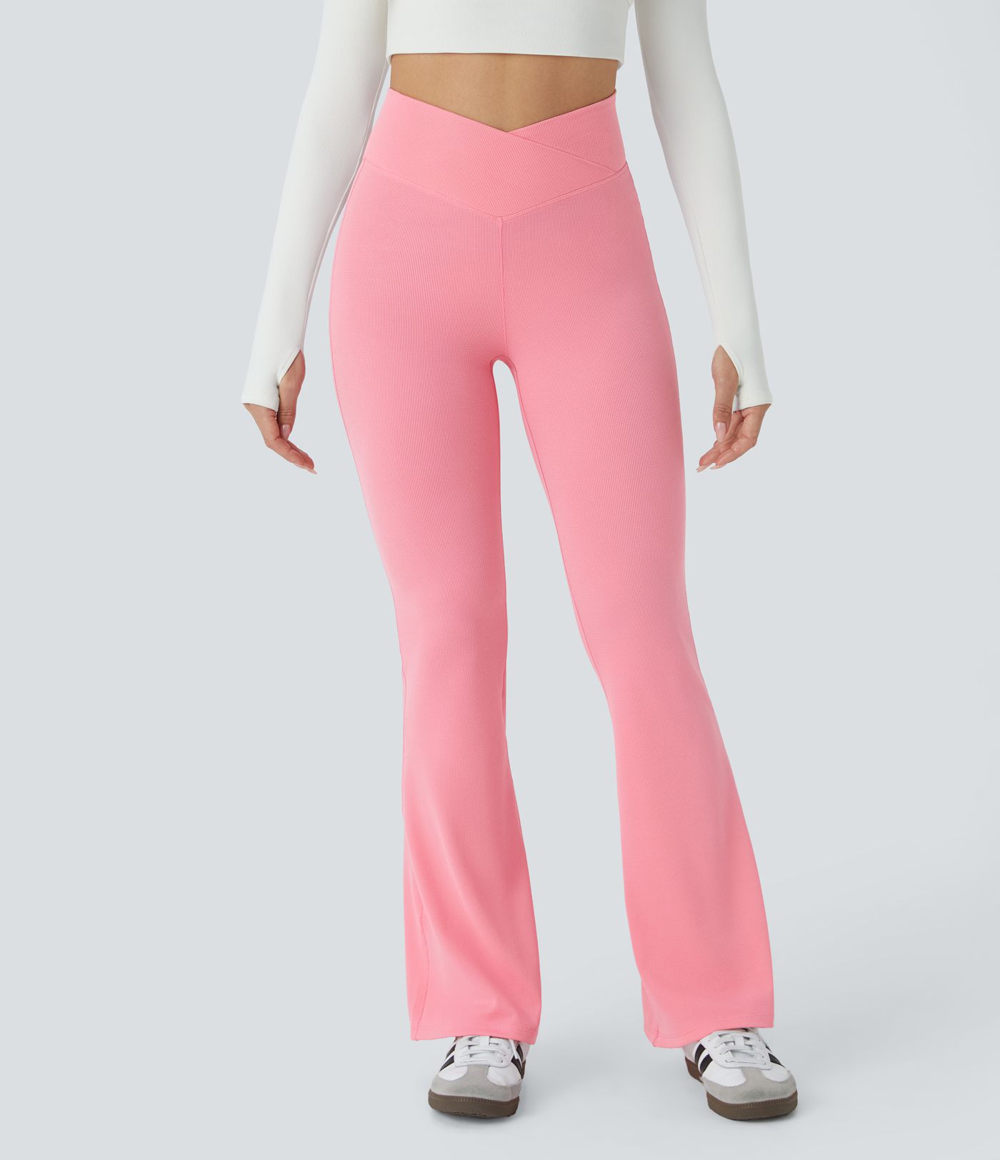 Lässige Waffel-Flare-Hose mit hohem Crossover-Bund und Seitentaschen