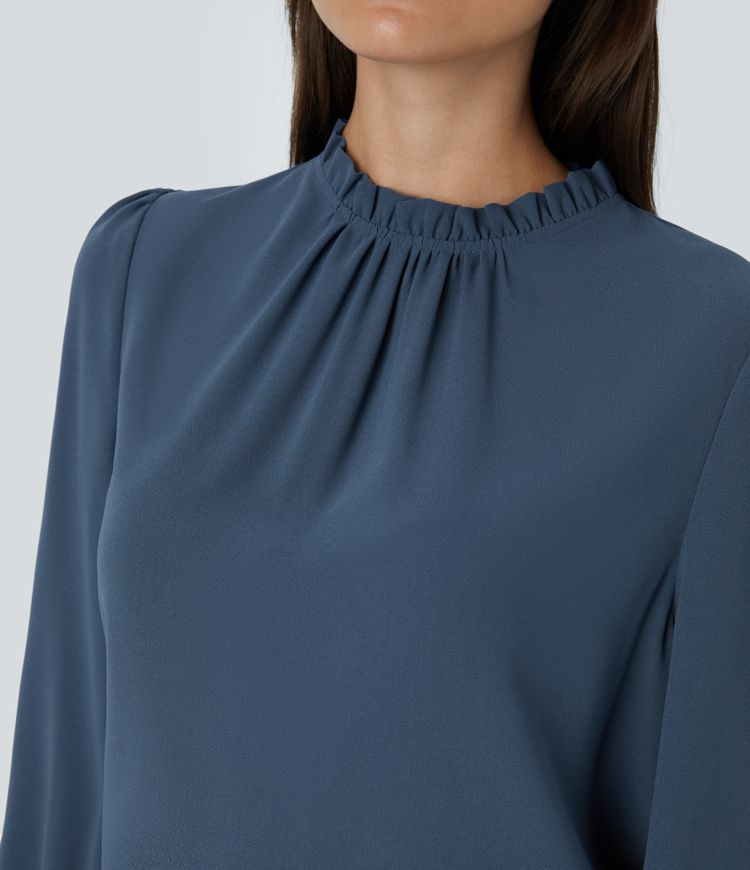 Plissierte Arbeitsbluse mit Rundhalsausschnitt, langen Ärmeln und Rüschen