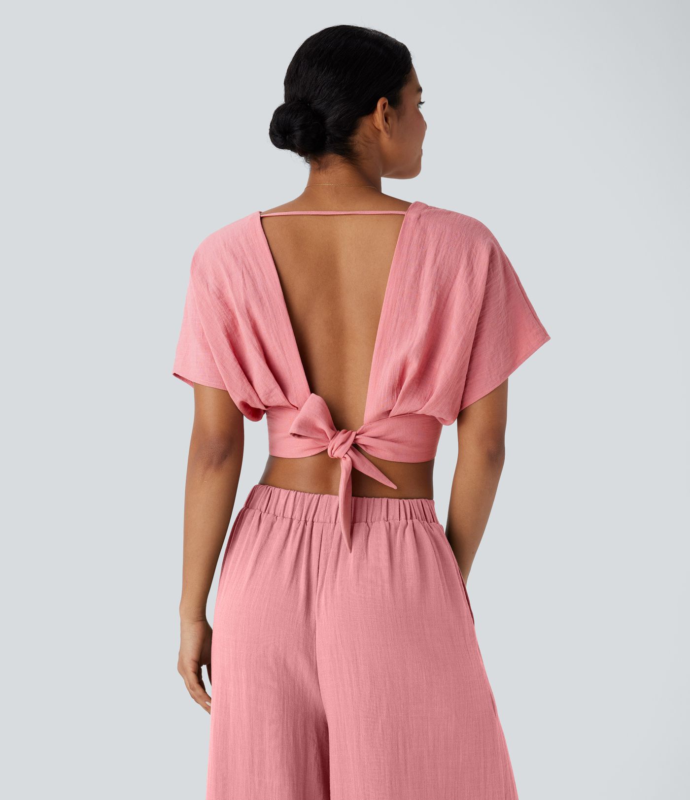 Top Court Aspect Lin à Col V, Manches Courtes, Dos Nu avec Attache et Ourlet Croisé