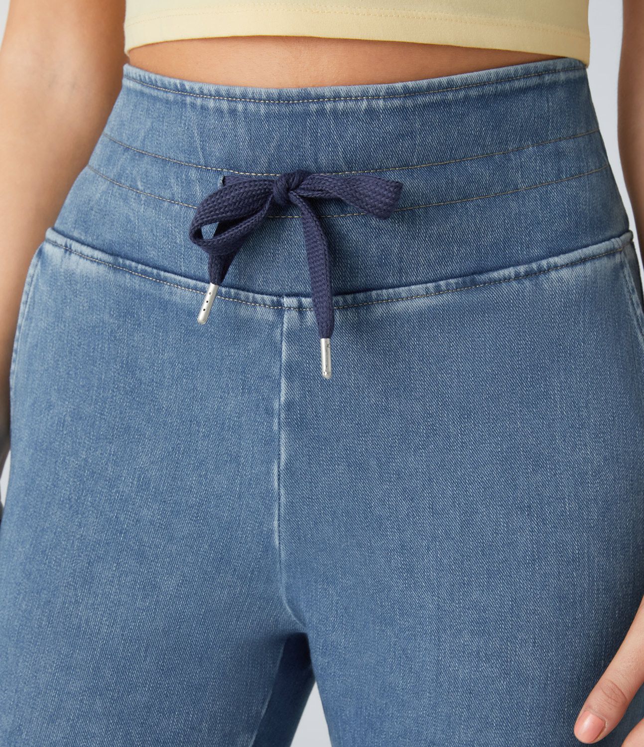 Jeans Halara Flex™ Denim elásticos ajustables de tiro alto descolorido y bolsillos