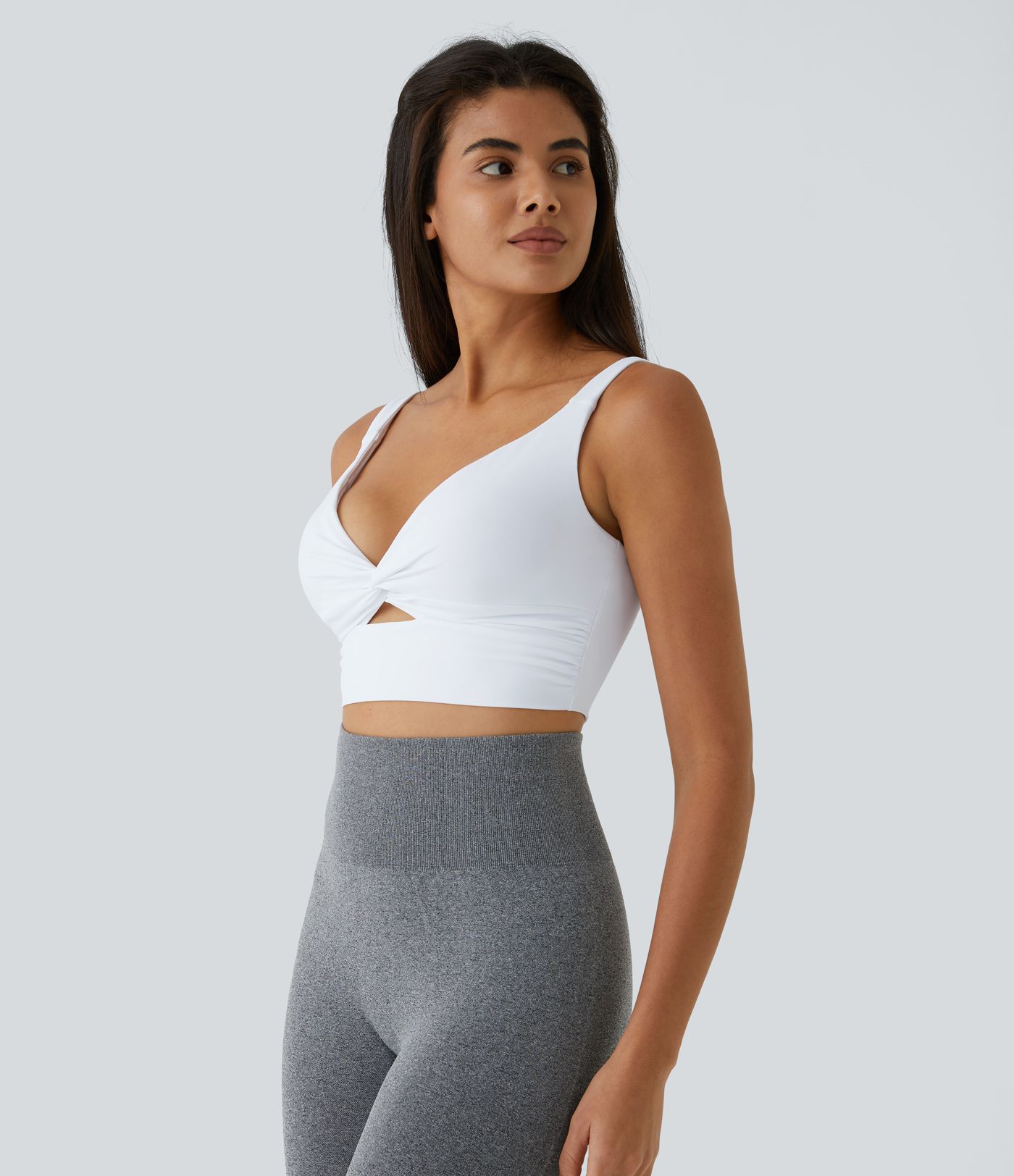 Brassière de yoga aérienne SoftlyZero™, maintien léger, design découpé, toucher frais - Bonnets A–C UPF50+