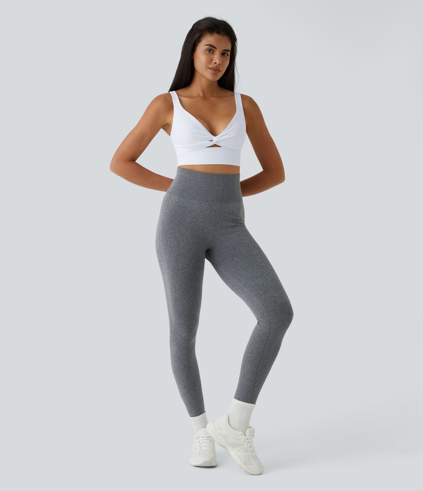 Brassière de yoga aérienne SoftlyZero™, maintien léger, design découpé, toucher frais - Bonnets A–C UPF50+