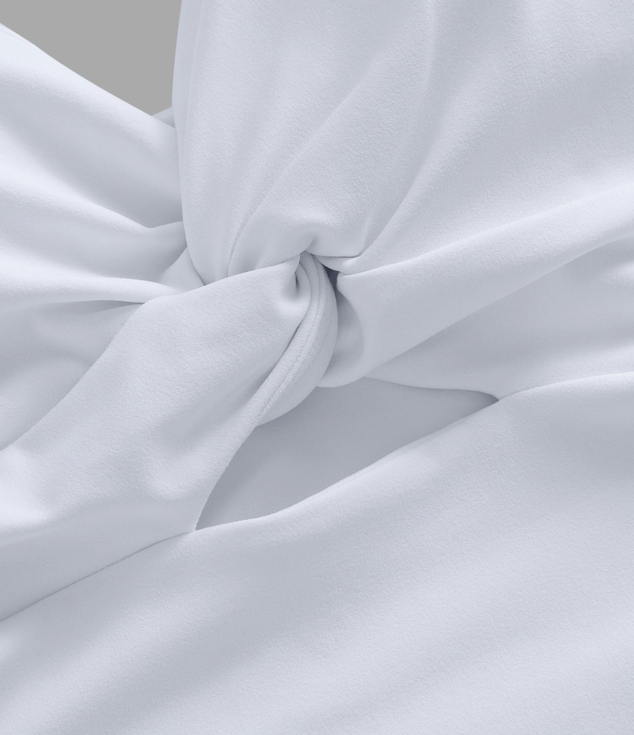 Brassière de yoga aérienne SoftlyZero™, maintien léger, design découpé, toucher frais - Bonnets A–C UPF50+