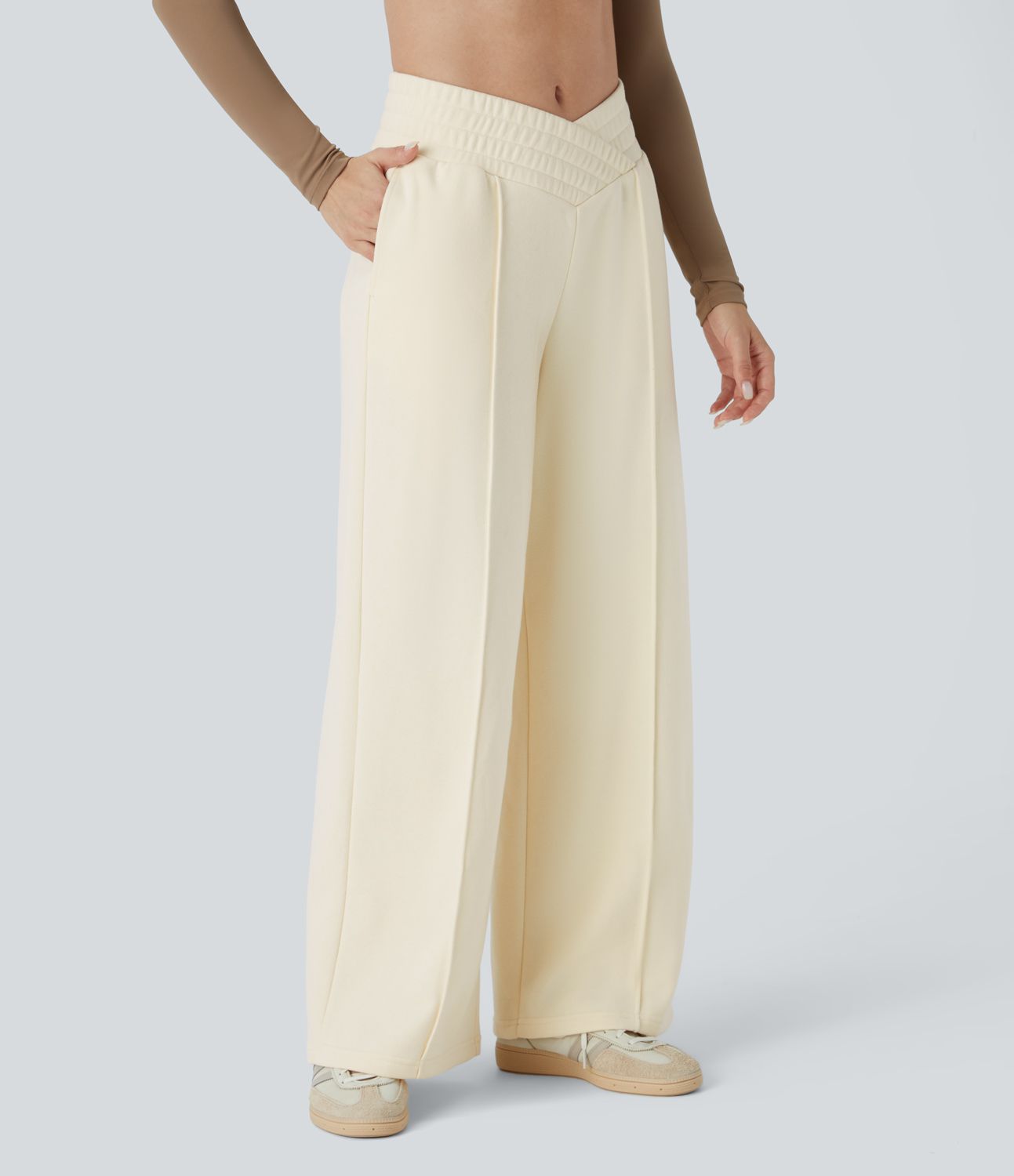 Crossover leisure pants with high waist, side pockets, and wide leg