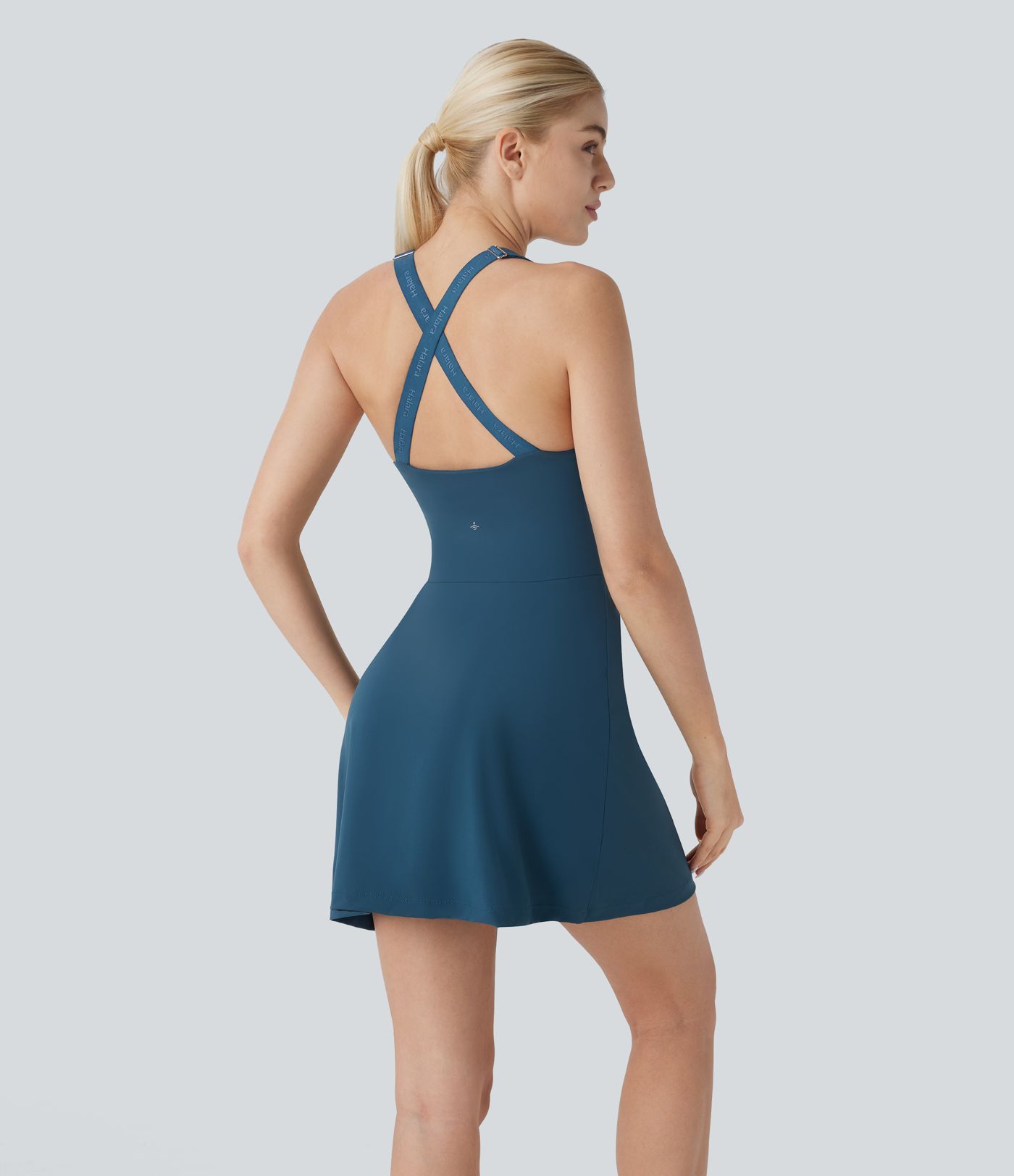 Softlyzero™ Airy - Rückenfreies 2-in-1 Minikleid mit tiefem V-Ausschnitt, überkreuzten Trägern, Seitentaschen und Cool-Touch
