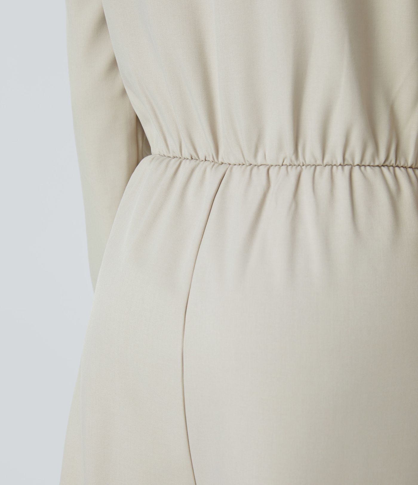 Mono pierna ancha bolsillo lateral cruzado manga larga cuello V botón