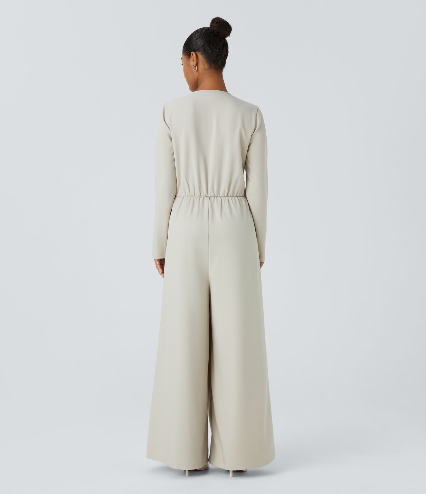 Mono pierna ancha bolsillo lateral cruzado manga larga cuello V botón