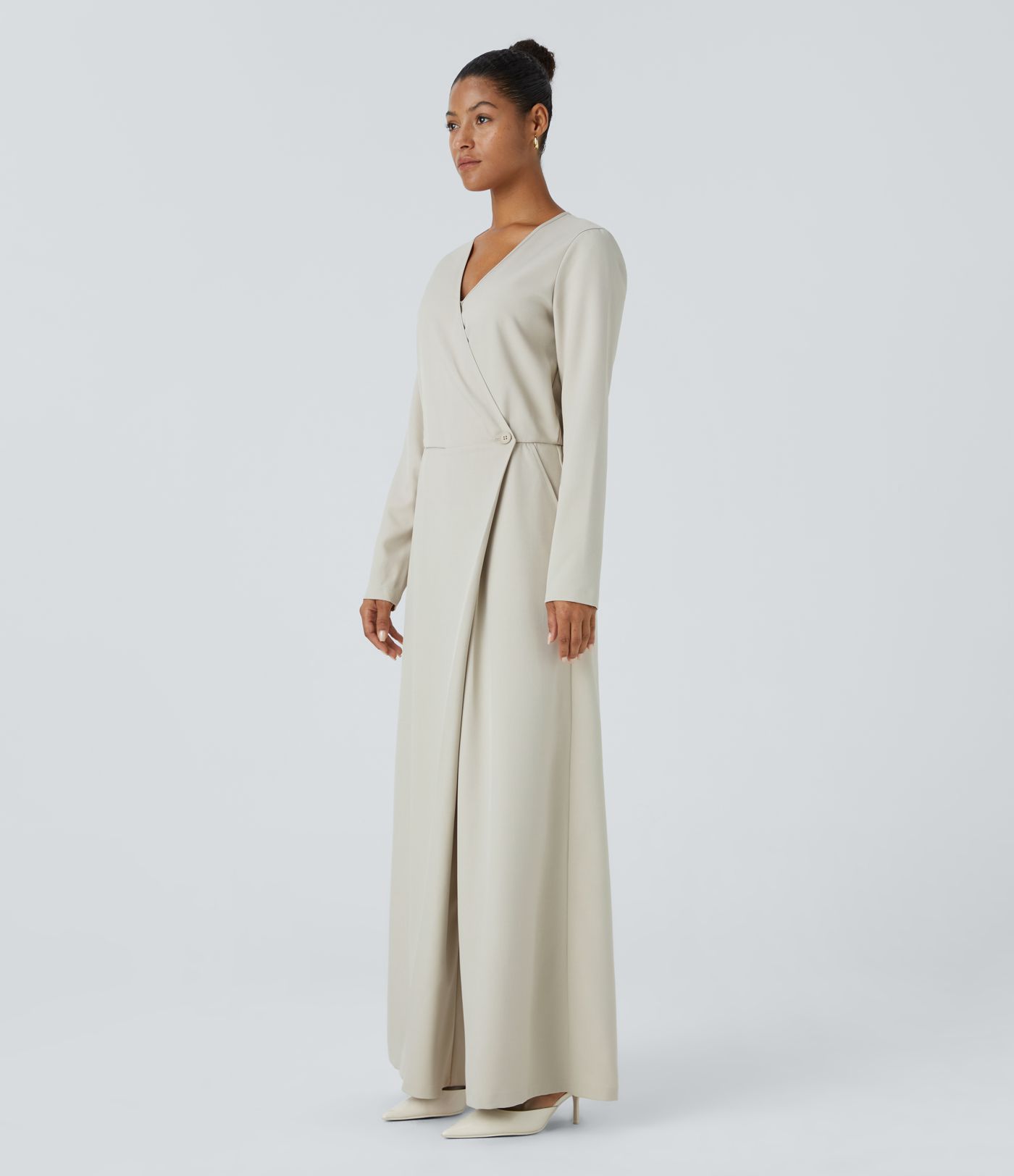 Mono pierna ancha bolsillo lateral cruzado manga larga cuello V botón