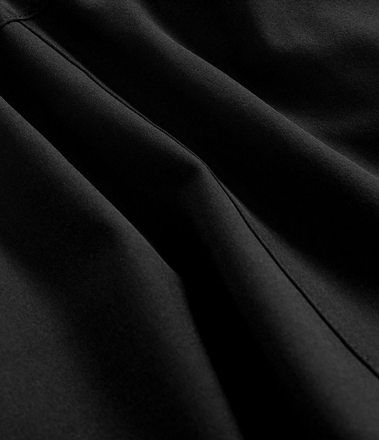 Afslappede shorts med mellemhøj talje, elastisk linning, snøre og rynkede lommer, 3" længde