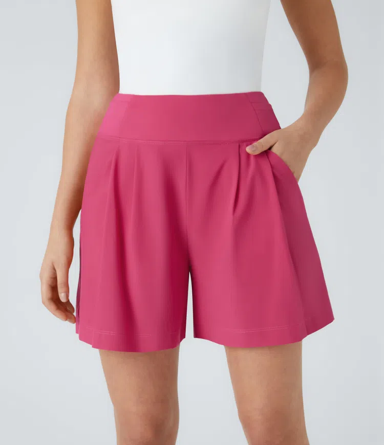 Plissierte Yoga-Shorts mit hohem Bund und mehreren Taschen