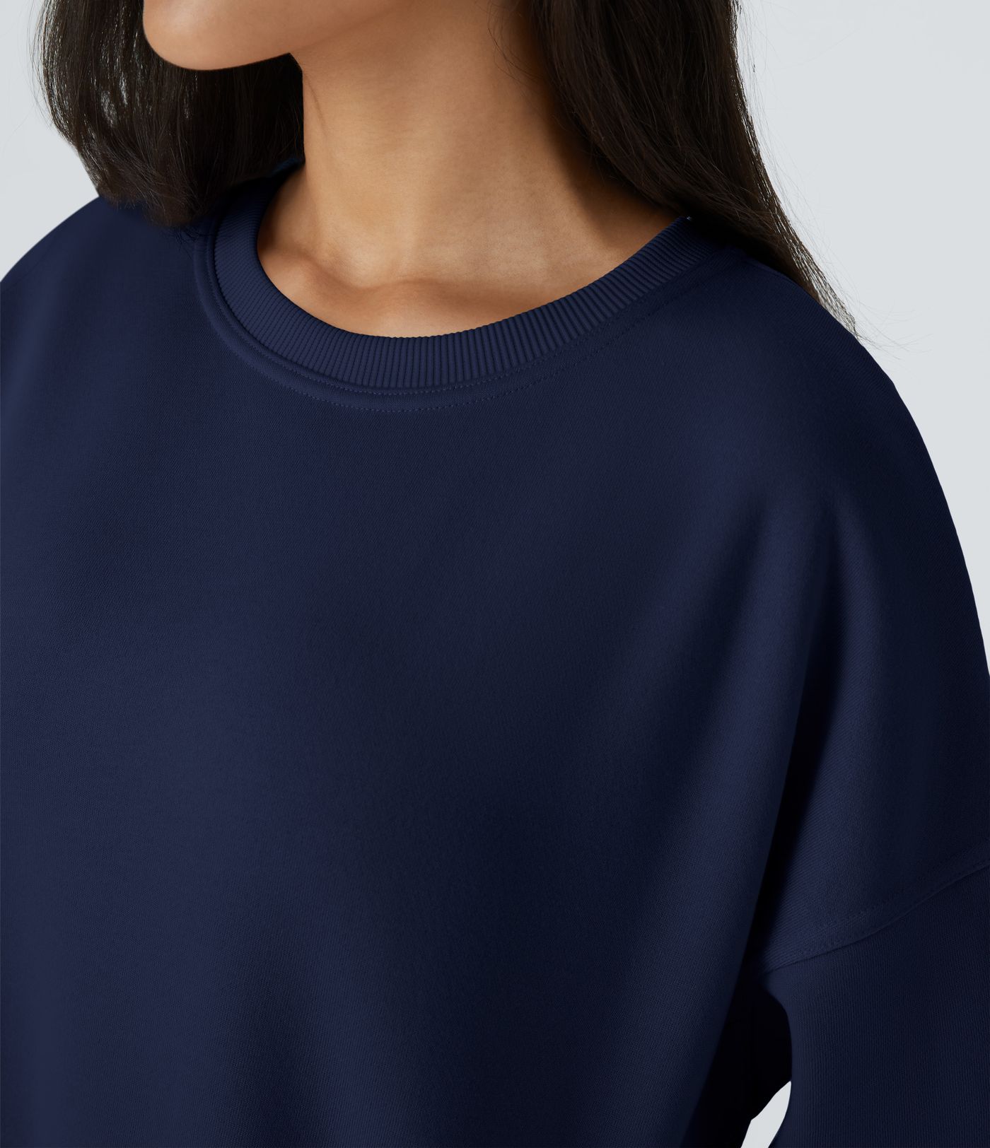 Sweat-shirt déstructuré en polaire oversize à manches longues et rondes avec poche