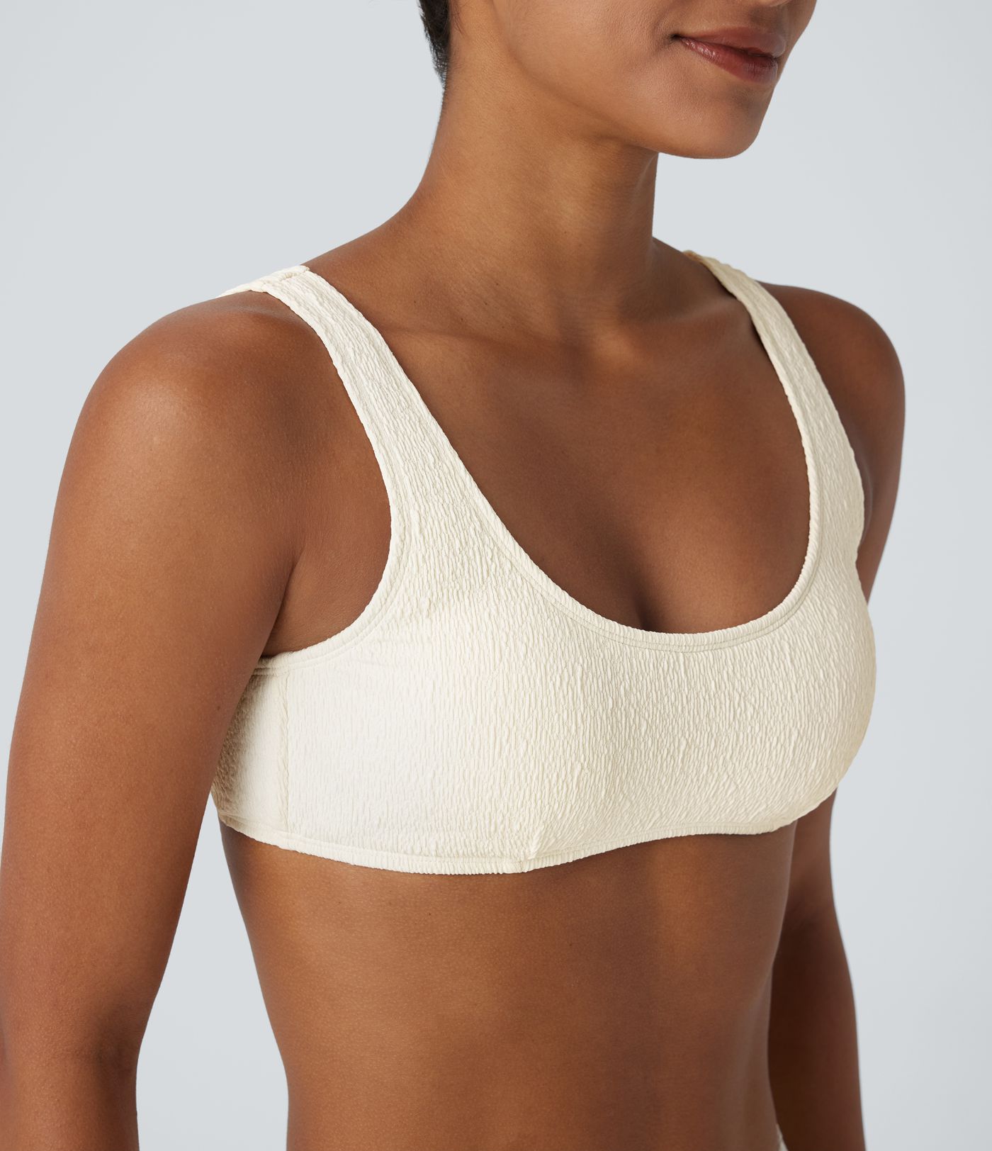 Strukturiertes Bikinioberteil mit U-Ausschnitt