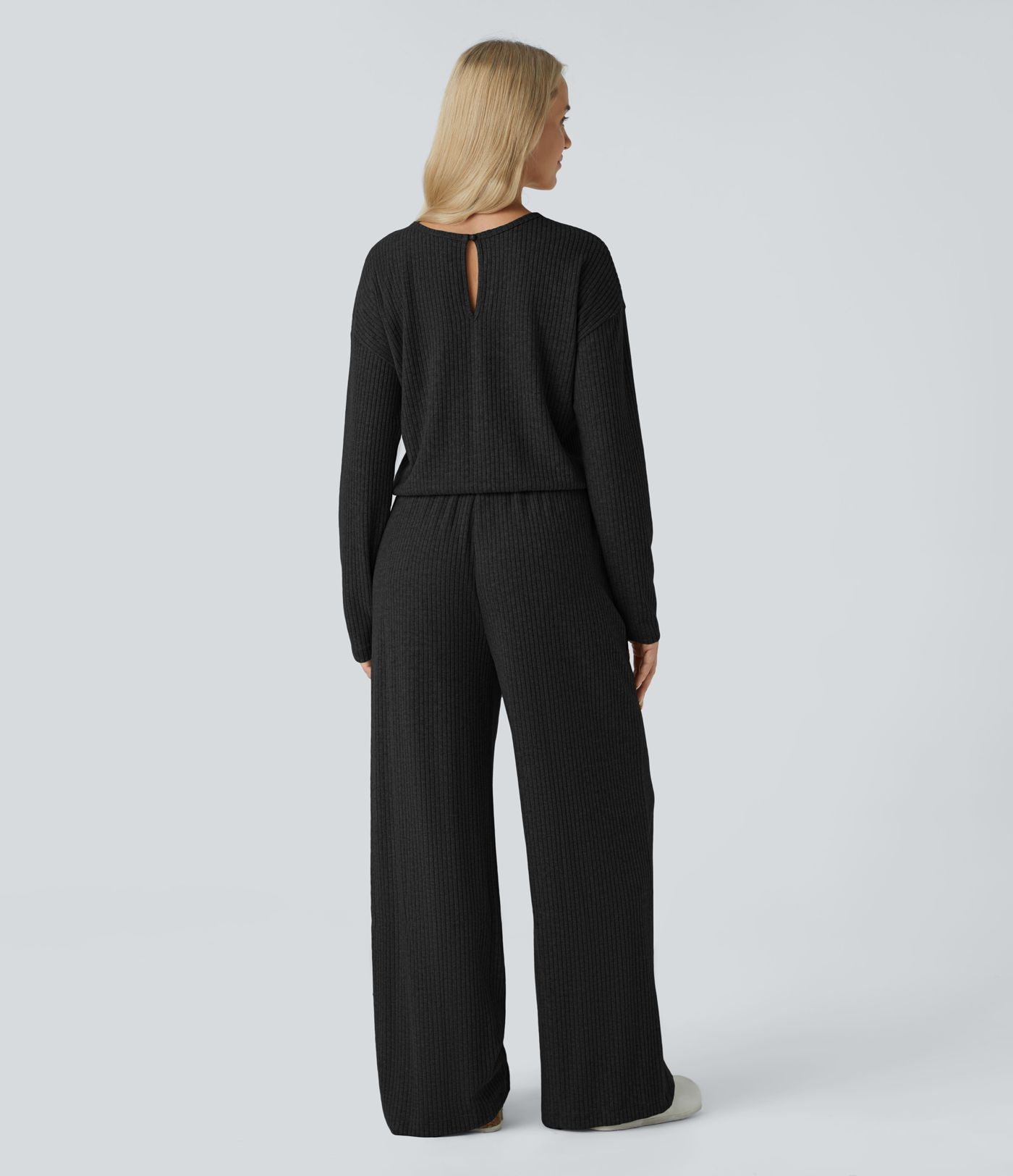 Combinaison côtelée à col rond avec boutons au dos et poches latérales