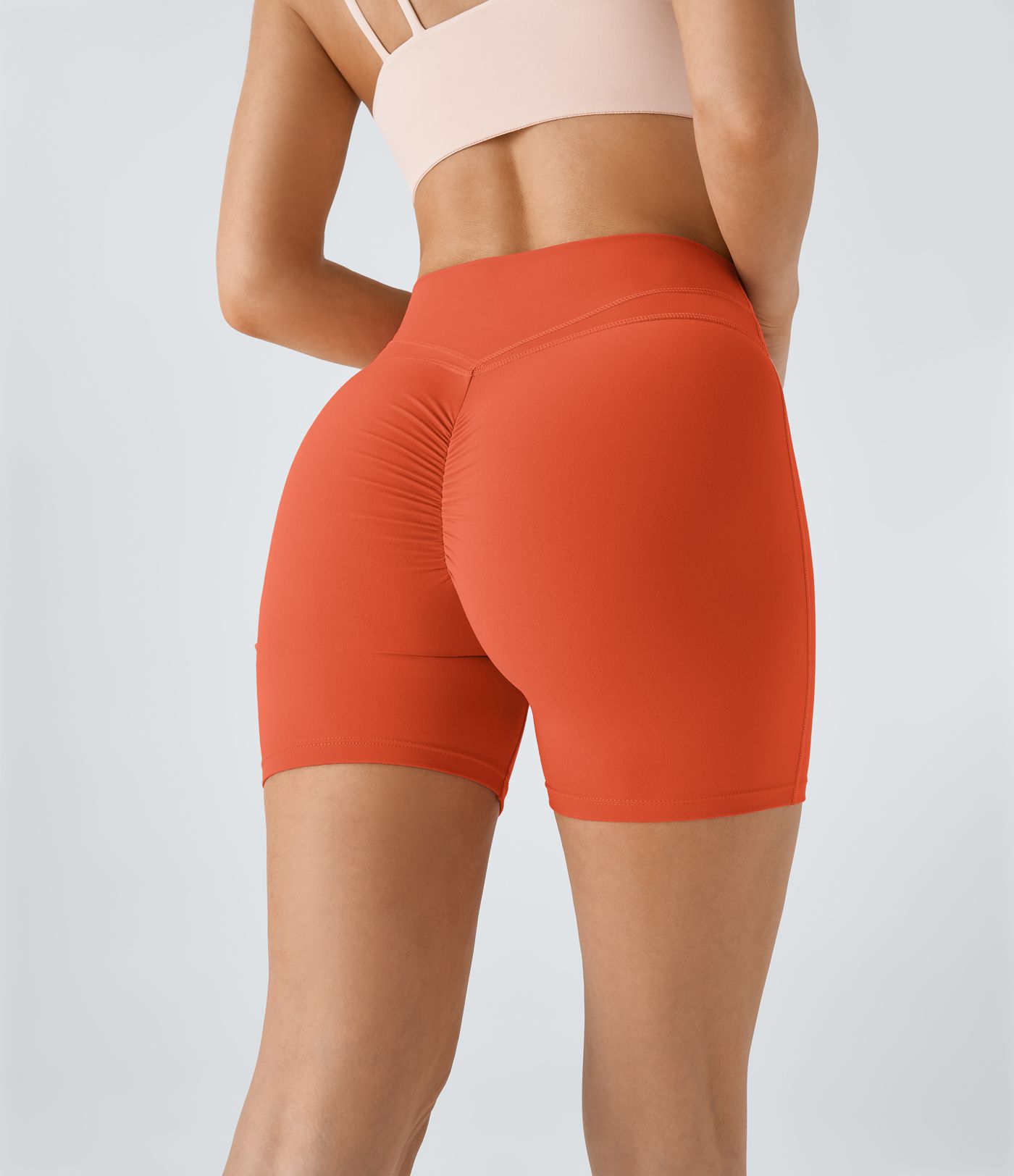 Softlyzero™ Plush Hoch taillierte Crossover-Yoga-Shorts mit Scrunch Softlyzero™ Plush Hoch taillierte Crossover-Yoga-Shorts mit Scrunch