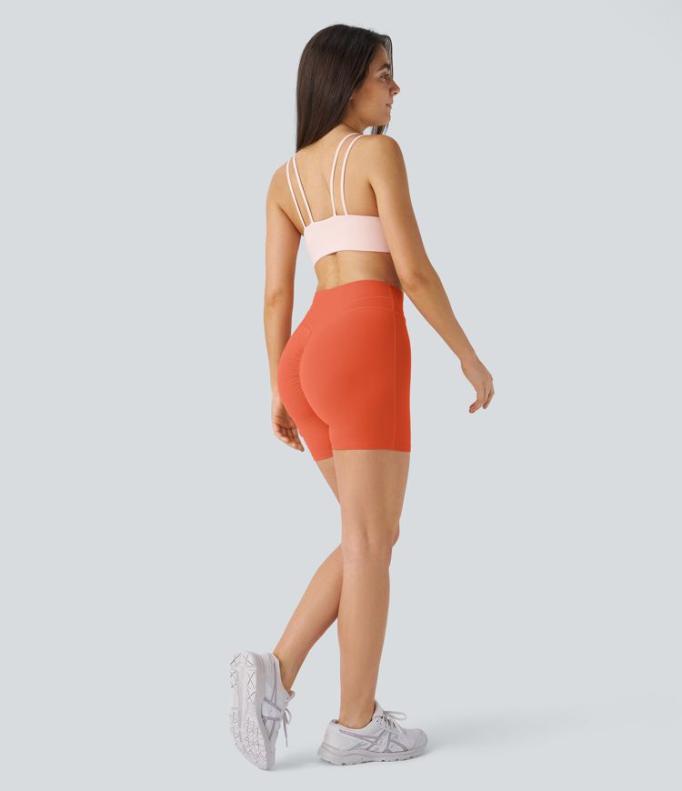 Softlyzero™ Plush Hoch taillierte Crossover-Yoga-Shorts mit Scrunch Softlyzero™ Plush Hoch taillierte Crossover-Yoga-Shorts mit Scrunch