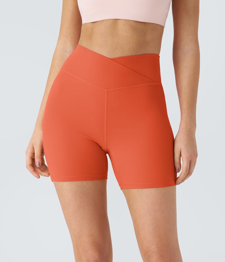 Softlyzero™ Plush Hoch taillierte Crossover-Yoga-Shorts mit Scrunch Softlyzero™ Plush Hoch taillierte Crossover-Yoga-Shorts mit Scrunch