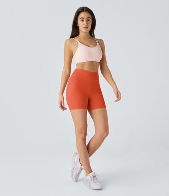 Softlyzero™ Plush Hoch taillierte Crossover-Yoga-Shorts mit Scrunch Softlyzero™ Plush Hoch taillierte Crossover-Yoga-Shorts mit Scrunch