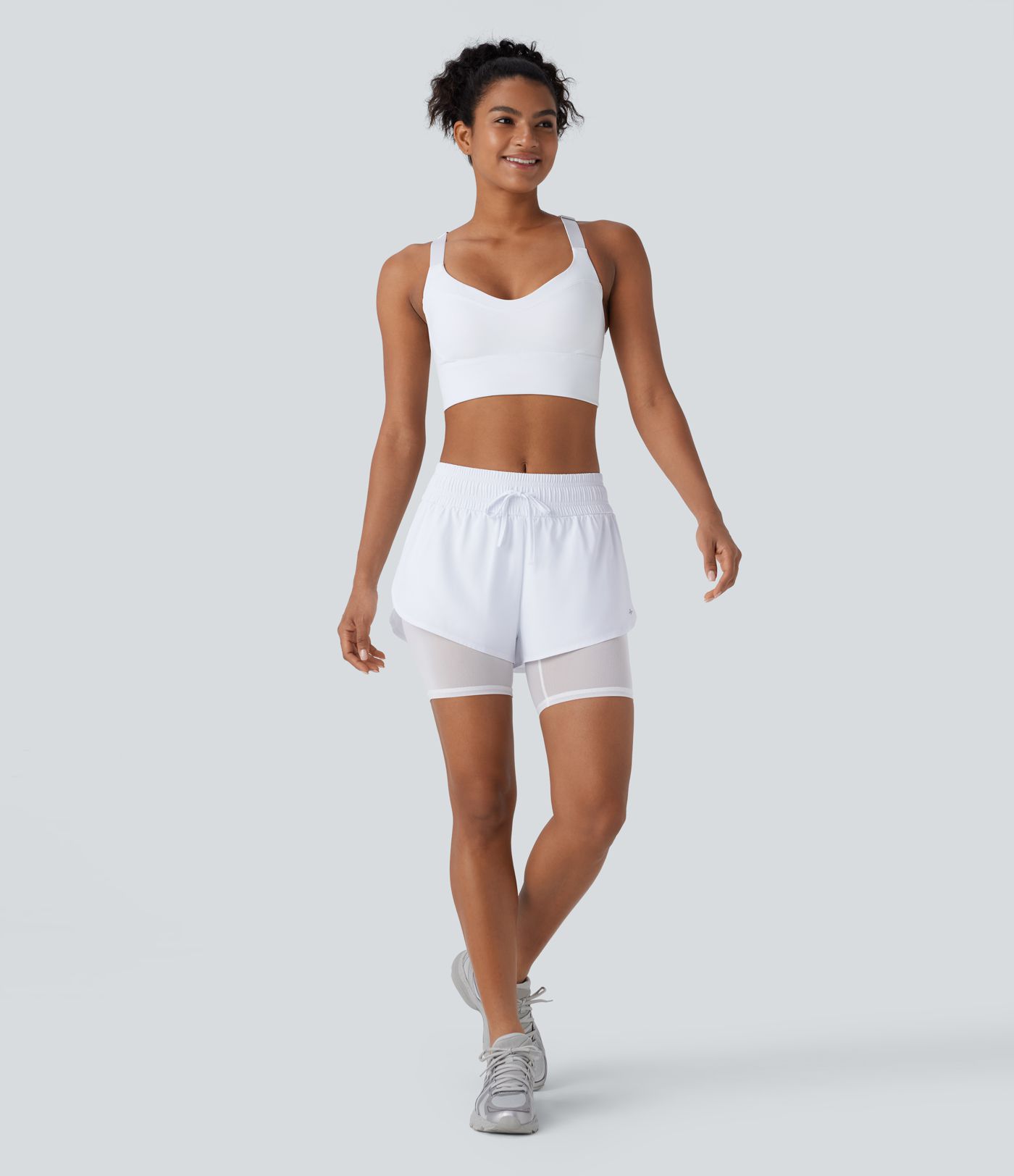 Short de running Breezeful™ à séchage rapide, taille mi-haute avec cordon, mesh contrastant, poche 2-en-1
