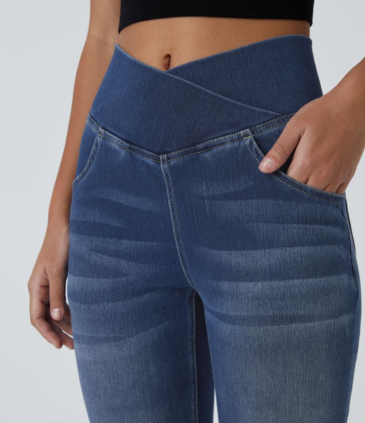 Jeans Halara Flex™ Denim acampanados elásticos de tiro alto cruzado descoloridos con bolsillos