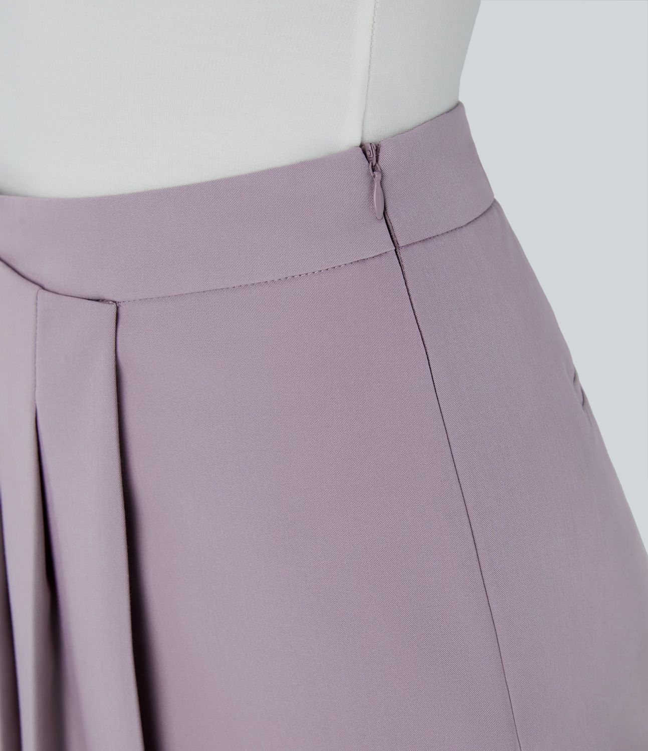 Short décontracté taille haute, fermeture éclair invisible, plis au dos et poches latérales