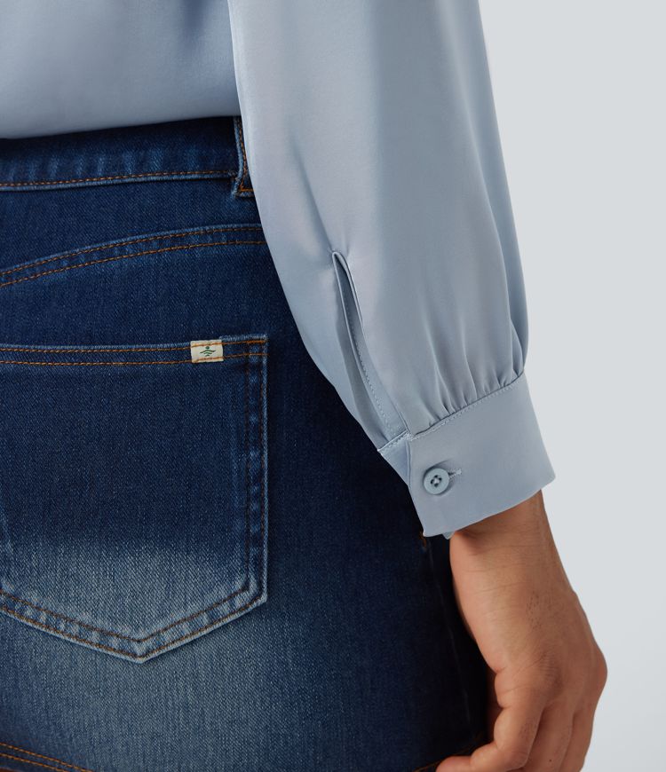 Lässiges Satinhemd mit V-Ausschnitt, langen Ärmeln und Rüschenbesatz