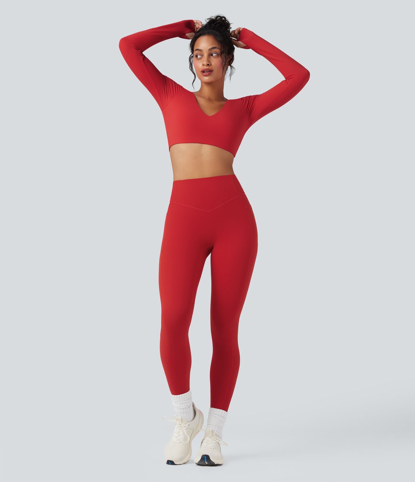 Haut de sport yoga court SoftlyZero™ Plush col V manches longues avec trous pour pouces