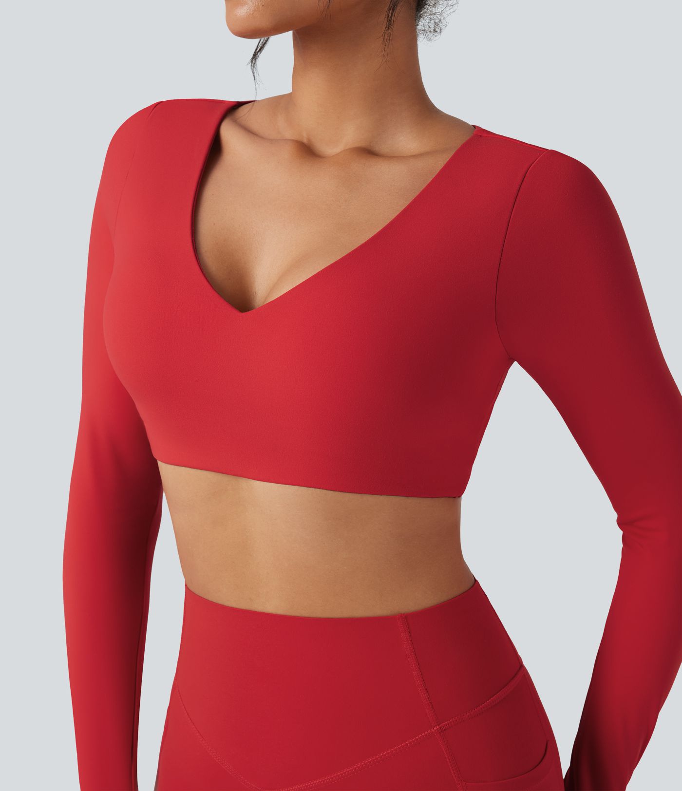 Haut de sport yoga court SoftlyZero™ Plush col V manches longues avec trous pour pouces