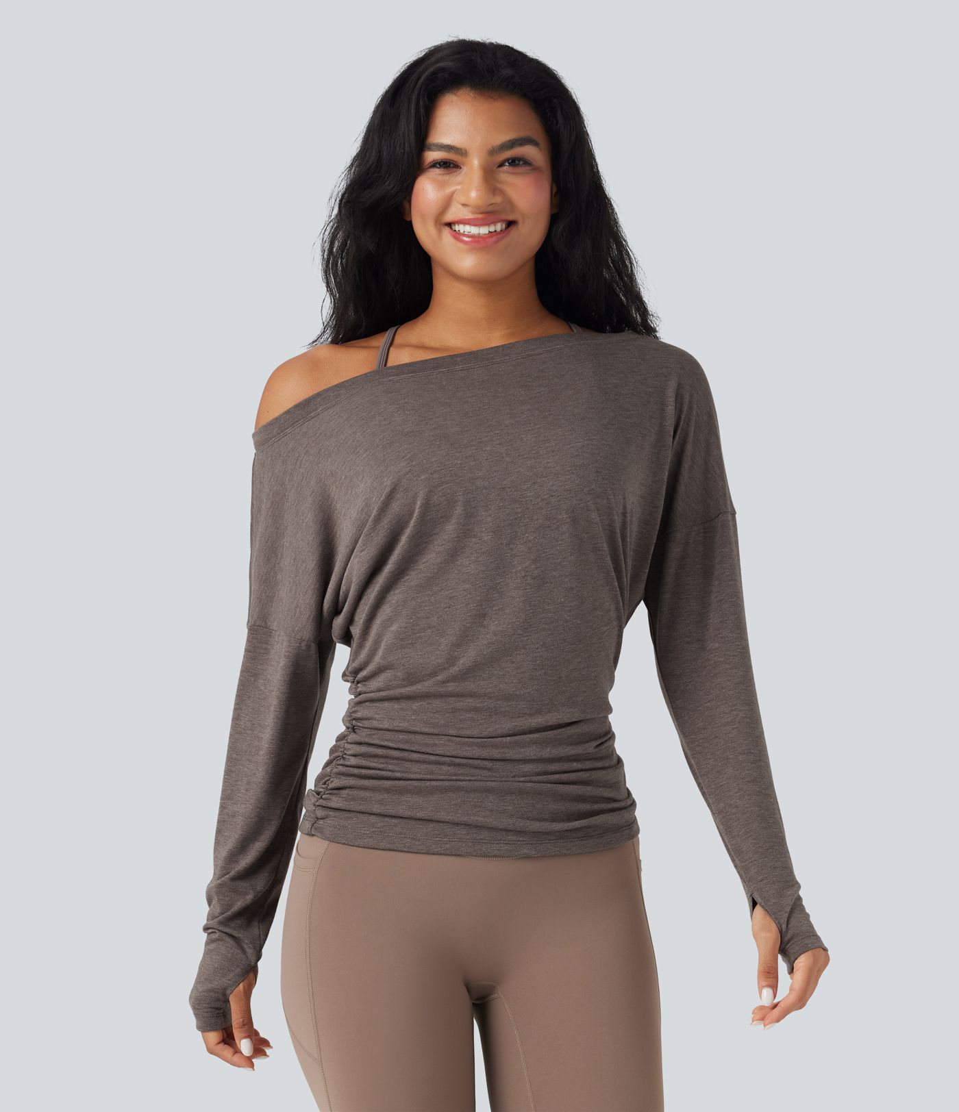 Haut de yoga/sport asymétrique à une épaule, manches longues avec passe-pouce et fronces