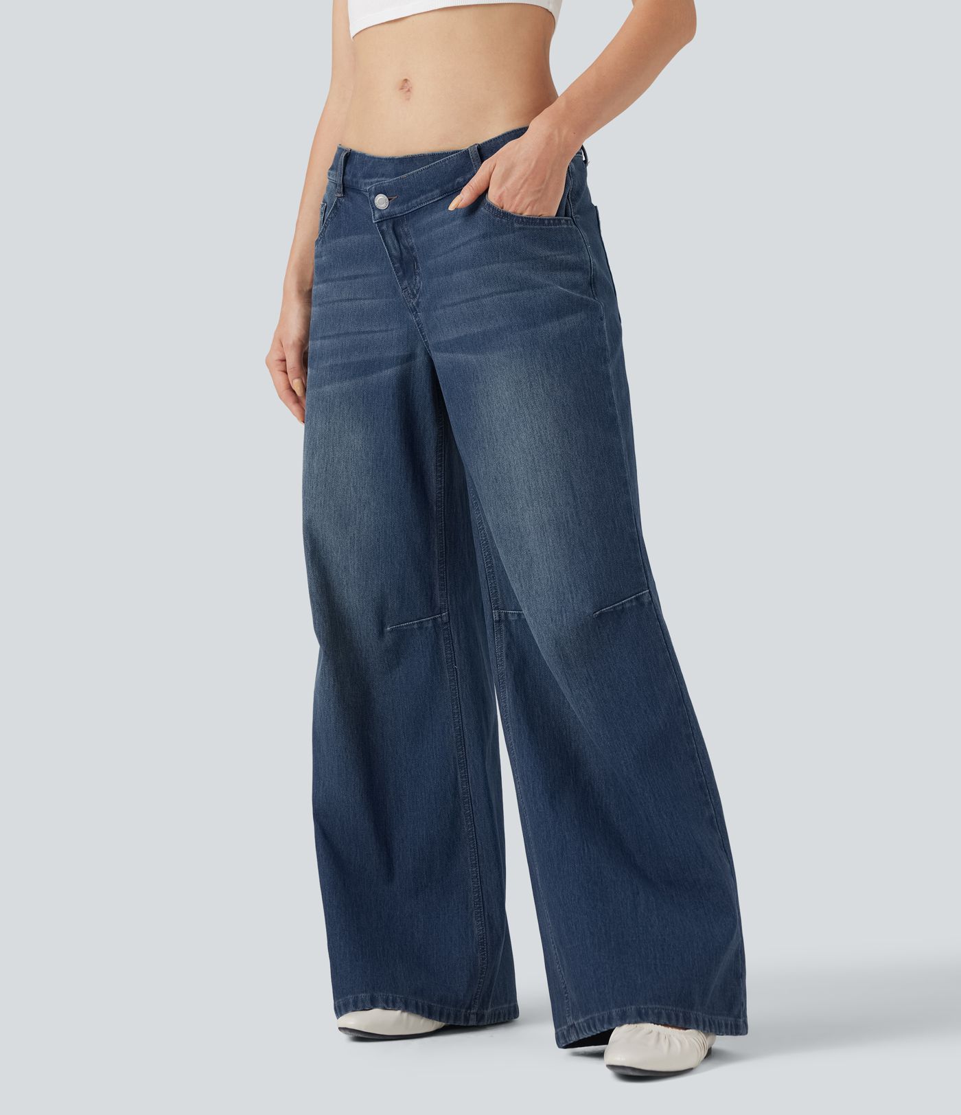 Halara Flex™ vaqueros holgados informales de tiro bajo con cintura asimétrica y bolsillos.