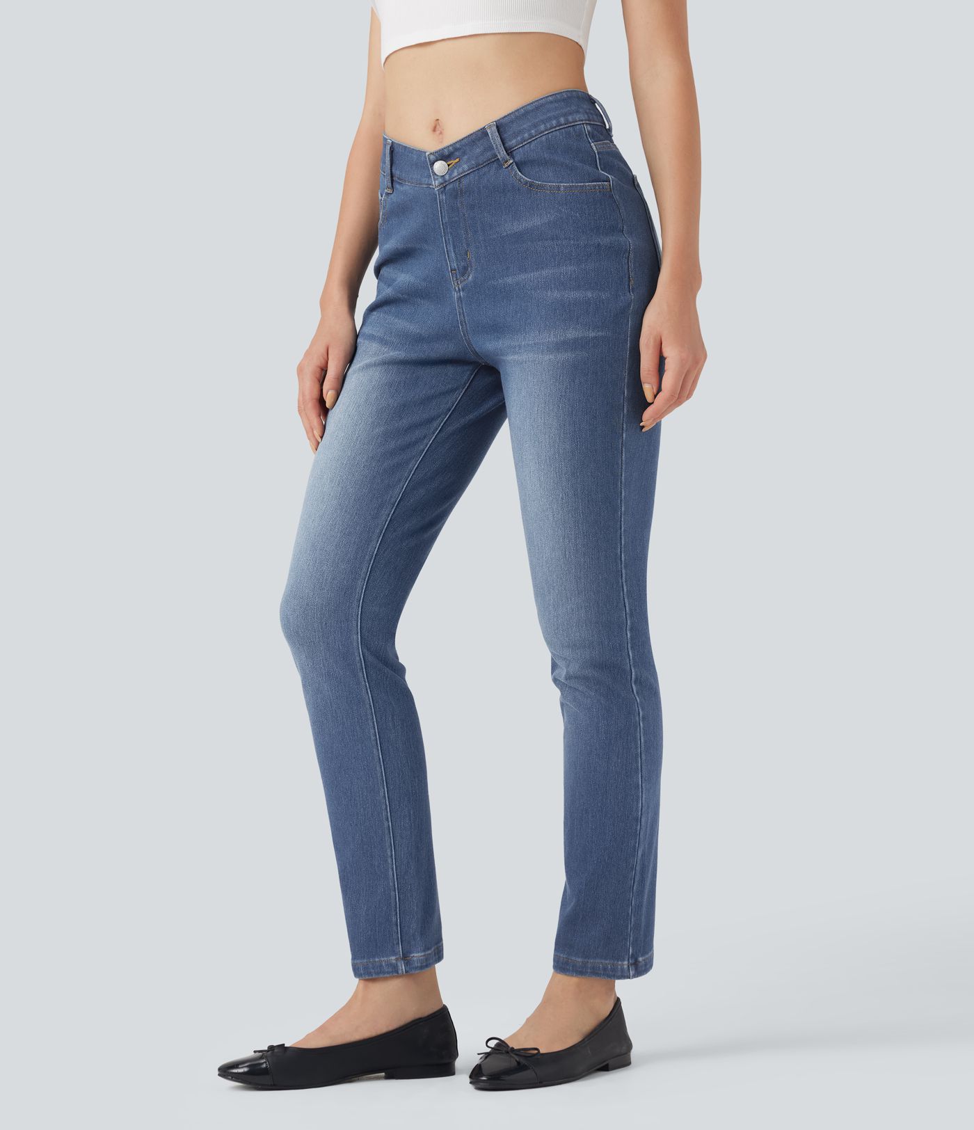 Halara Flex™ - Lässige Slim-Jeans mit hohem V-förmigem Bund und mehreren Taschen