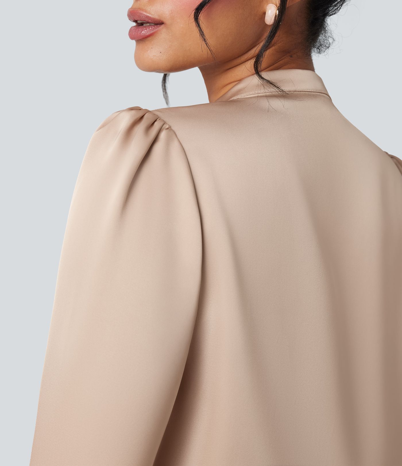 Arbeitshemd mit langen Ärmeln und Bindeband vorne