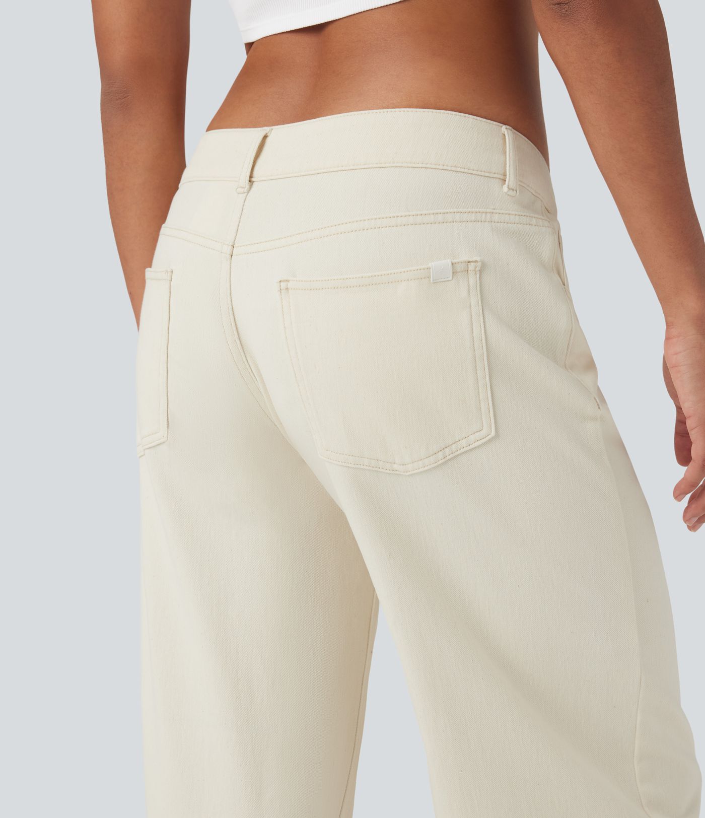 Halara Flex™ Jean large asymétrique taille basse avec bouton, fermeture éclair et poches multiples, délavé et extensible en maille