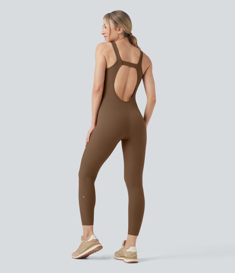 Jumpsuit deportivo acanalado con escote cuadrado y aberturas