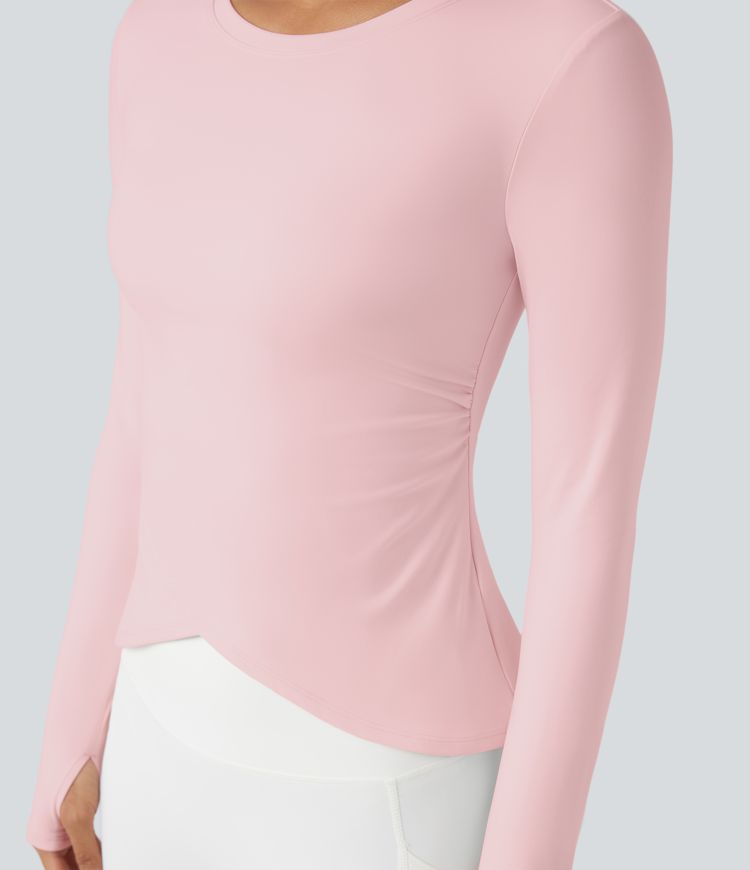 Top deportivo de yoga SoftlyZero™ manga larga afelpada con cuello redondo y aberturas para los pulgares con dobladillo cruzado