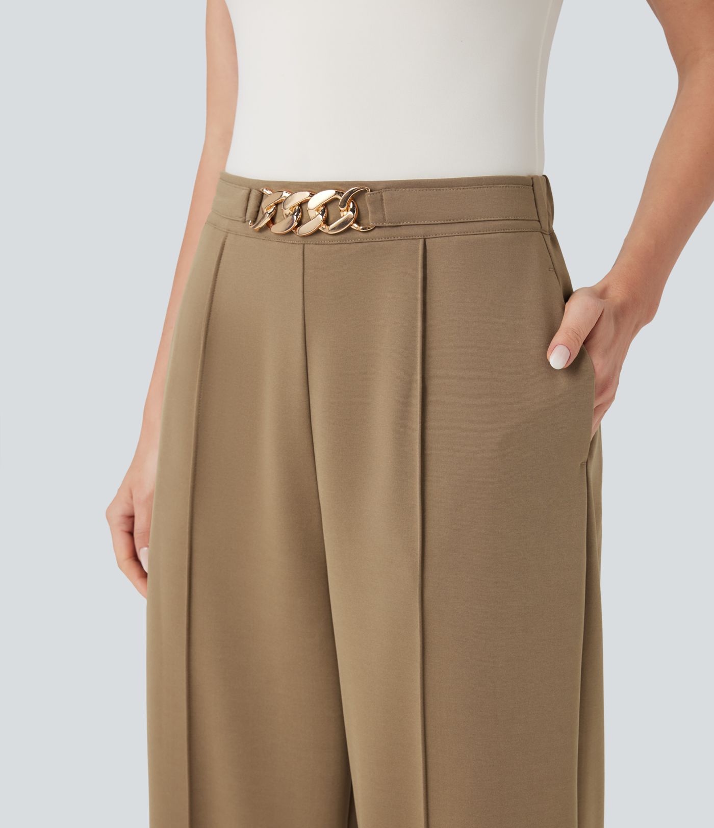 Pantalones rectos de oficina de tiro alto con cadena metálica y bolsillos