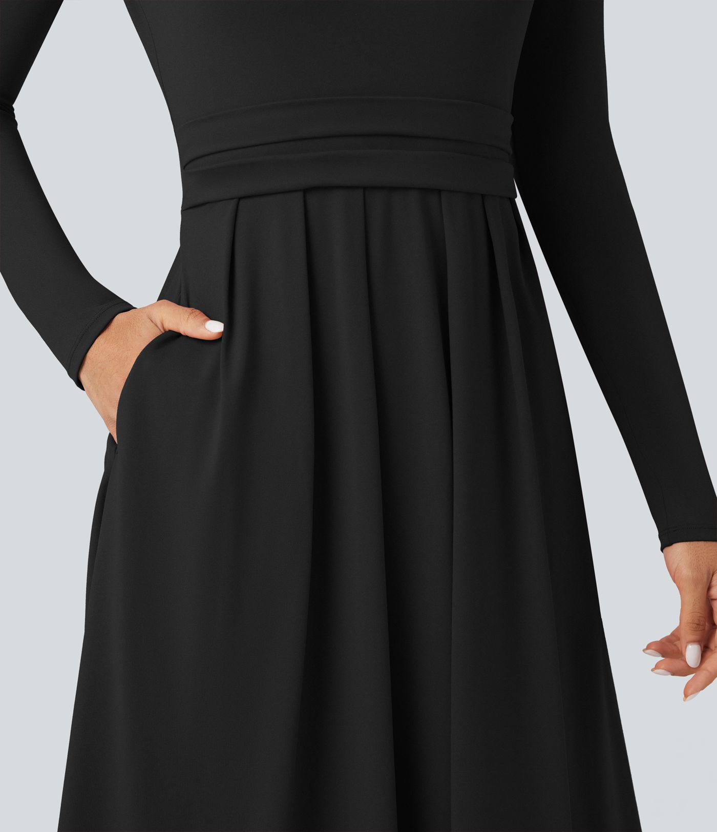 Afslappet maxi-kjole med scoop-hals, lange ærmer, vidt skørt og lommer