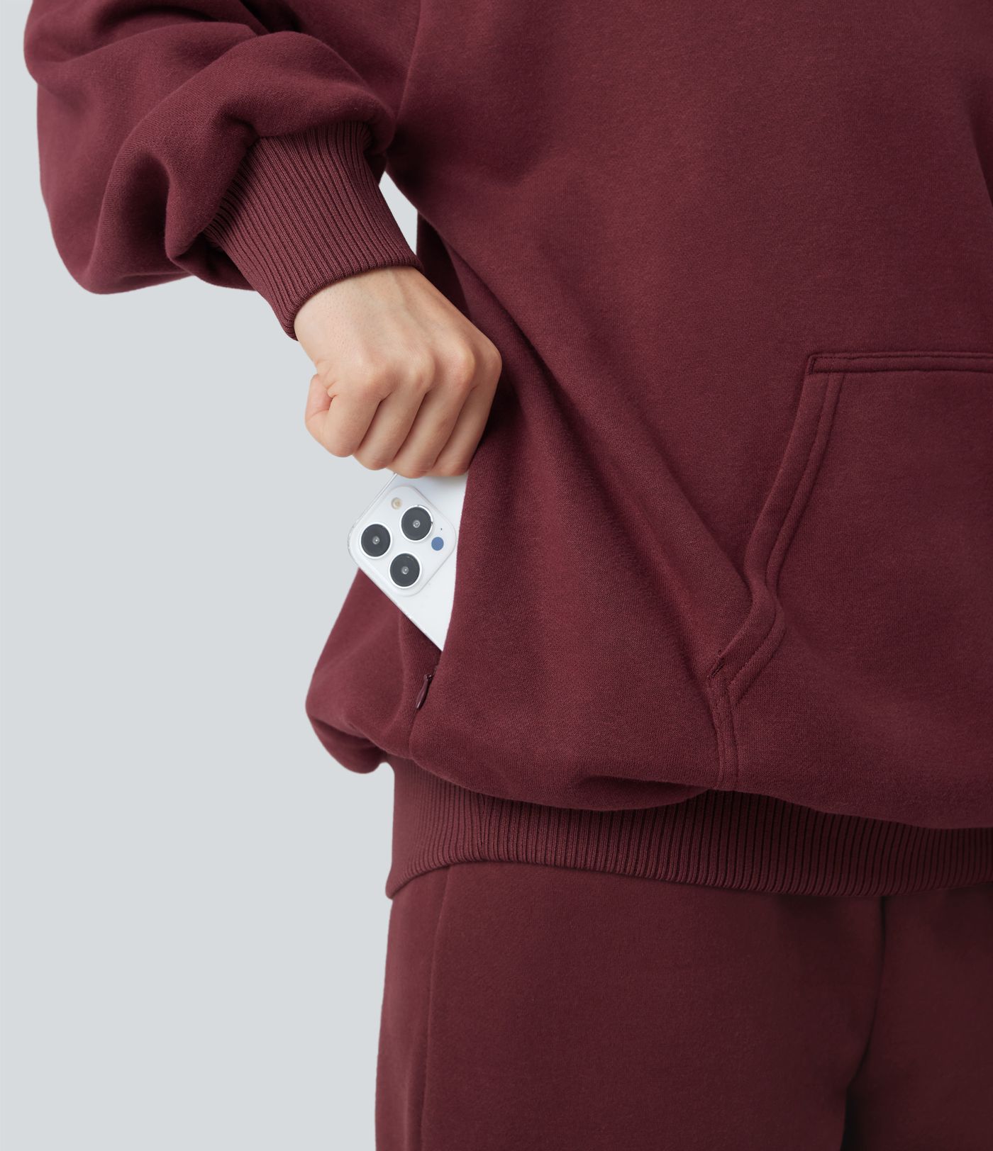 Lässiges Baumwoll-Sweatshirt mit Seitentaschen, Kapuze und langen Ärmeln