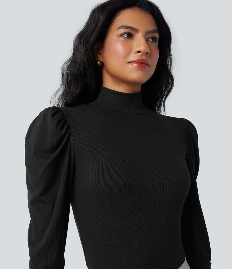 Enger Arbeitsbodysuit aus geripptem Strick mit hohem Kragen und Puffärmeln