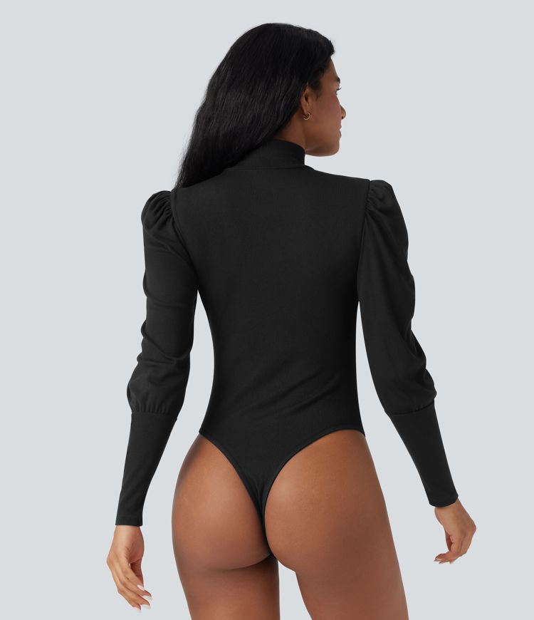 Enger Arbeitsbodysuit aus geripptem Strick mit hohem Kragen und Puffärmeln